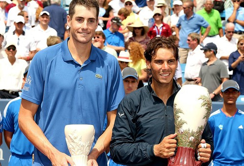 Nadal kéo dài hành trình trở lại đầy vinh quang trong năm 2013 với chiếc cúp vô địch Cincinnati Masters. Ảnh: ATP.