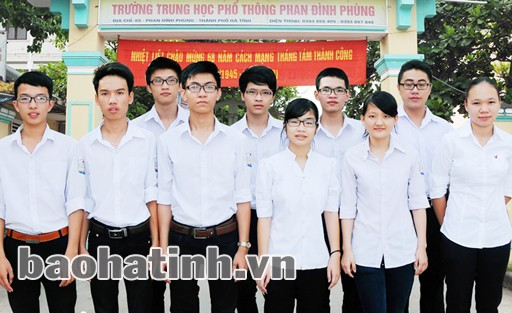 Top 10 HS lớp 12A9 thi đại học đạt từ 26 điểm trở lên