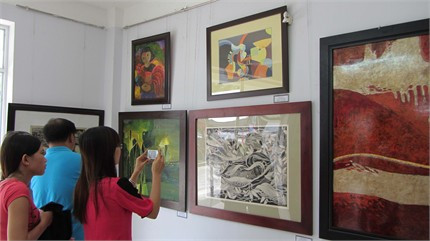 Cận cảnh các tuyệt phẩm mỹ thuật miền Trung & Tây Nguyên ảnh 11