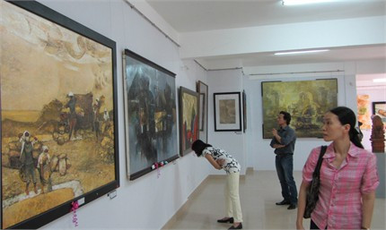 Cận cảnh các tuyệt phẩm mỹ thuật miền Trung & Tây Nguyên ảnh 16