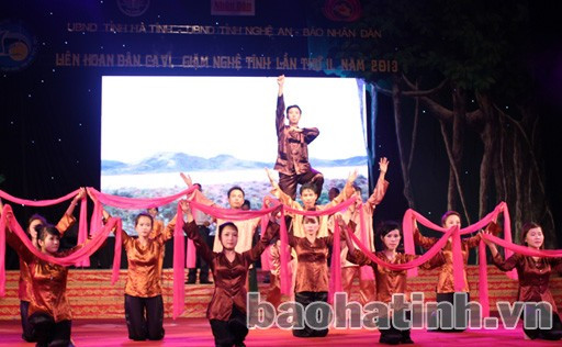 Tiết mục đậm sắc thái địa phương của đội Nam Thái (Nam Đàn)