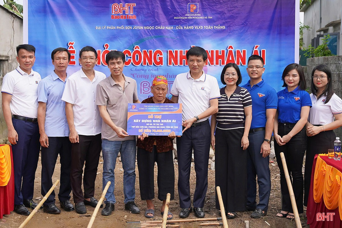 Petrolimex Ha Tinh은 Ha Tinh 신문과 협력하여 Hai Ninh 구역에 Tu Thi Tha 씨를 위한 자선 주택 건설을 시작했습니다. bqbht_br_6.jpg