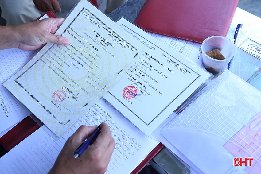 Kiểm tra hồ sơ, điều kiện của các cơ sở kinh doanh vật tư nông nghiệp. bqbht_br_4202.jpg