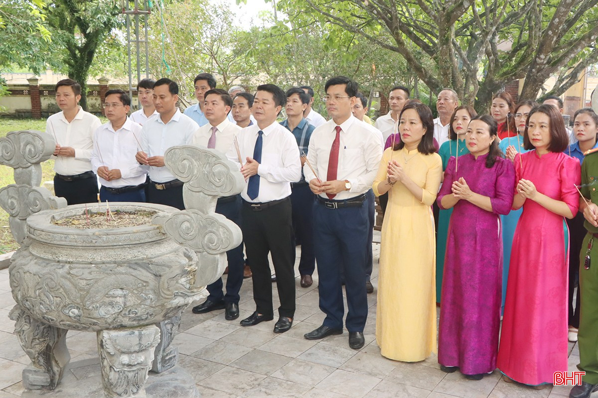Đảng ủy xã Cẩm Hưng dâng hương tưởng nhớ 84 năm ngày mất Tổng Bí thư Hà Huy Tập... bqbht_br_1476.jpg