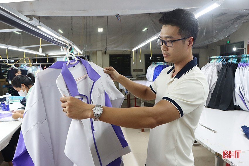 Doanh nghiệp may mặc xuất khẩu gặp nhiều khó khăn, sụt giảm thị trường xuất khẩu nên ảnh hưởng kim ngạch và số thu thuế XNK. bqbht_br_3.jpg