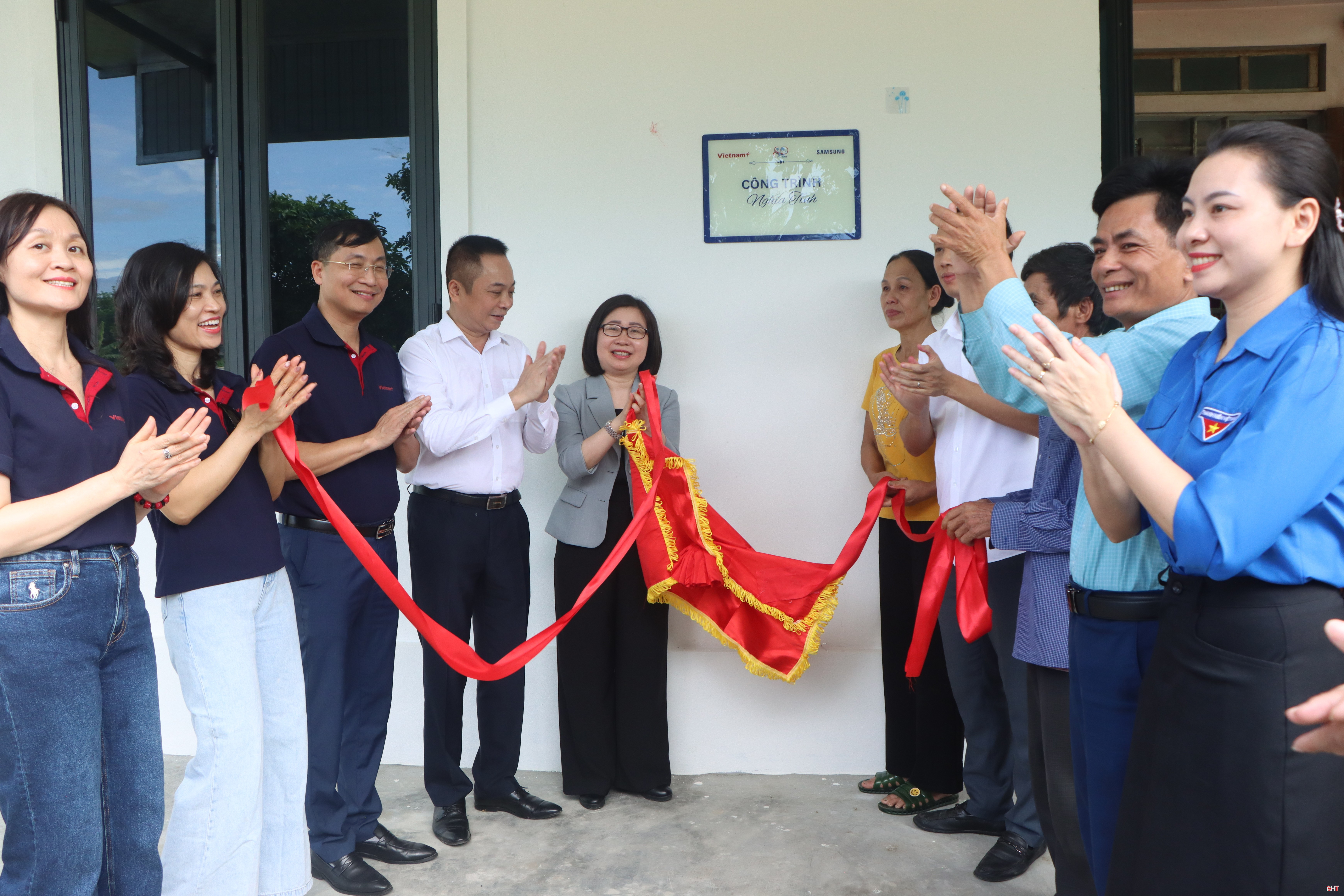 Khánh thành nhà nghĩa tình do Thông tấn xã Việt Nam hỗ trợ ở xã Thiên Cầm nhân dịp kỷ niệm 78 năm Ngày Thương binh - Liệt sỹ (27/7/1947 - 27/7/2025). bqbht_br_z6843411448485-5a40abc162df26bd1969cd8bd718b995.jpg