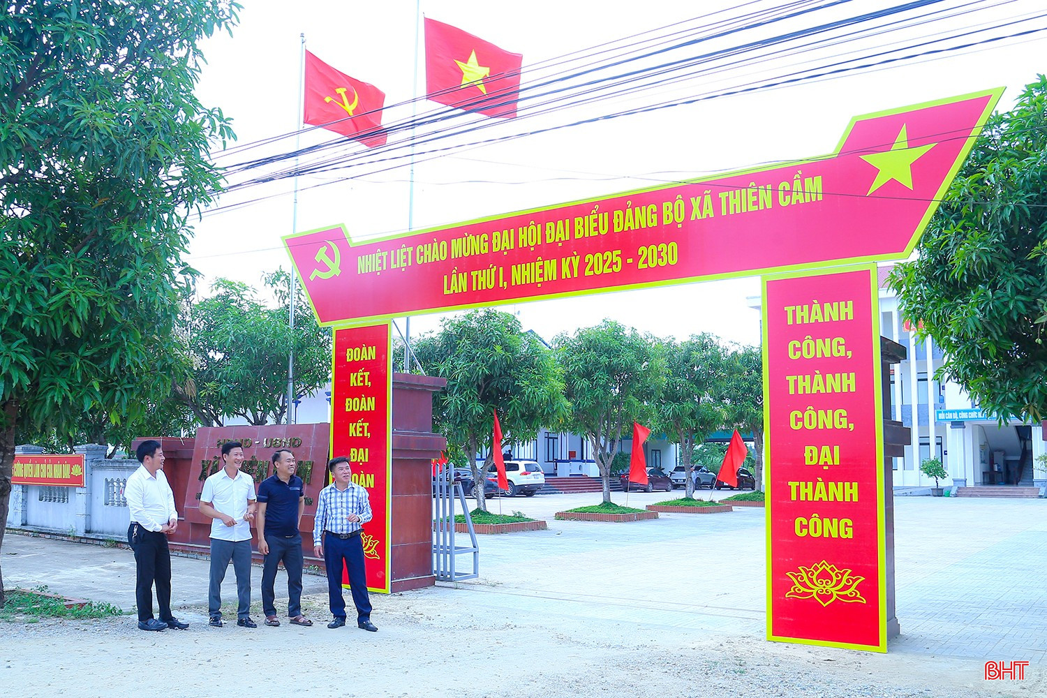 Rực rỡ cờ hoa chào mừng Đại hội Đại biểu Đảng bộ xã Thiên Cầm lần thứ I, nhiệm kỳ 2025-2030. bqbht_br_img-9587.jpg