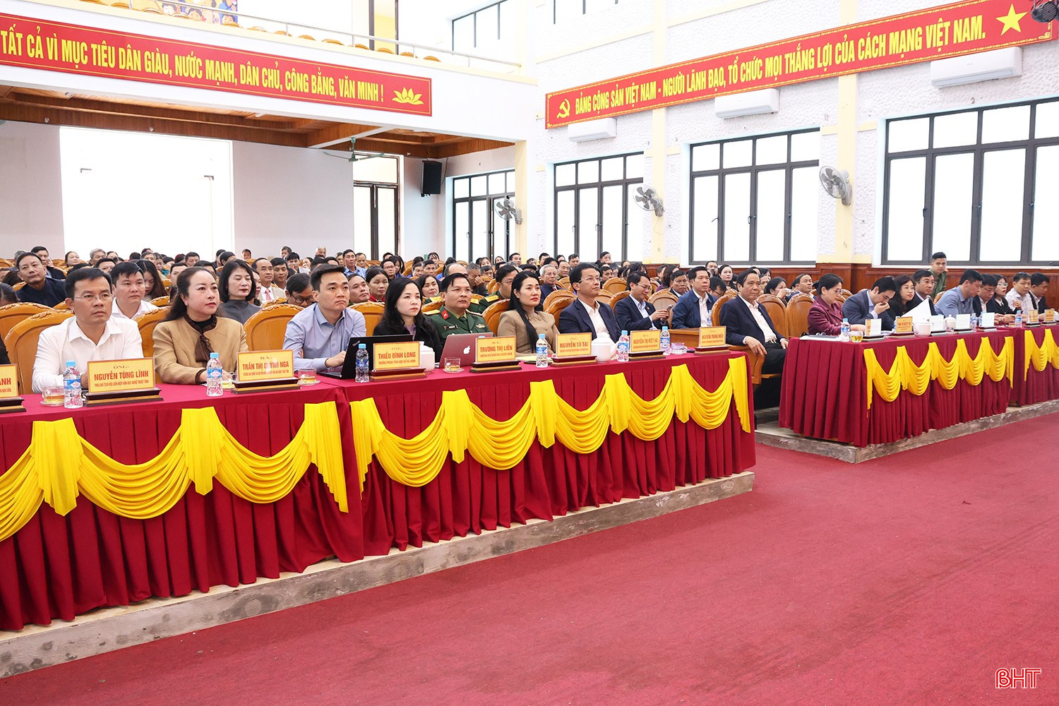 Đại biểu dự hội nghị.