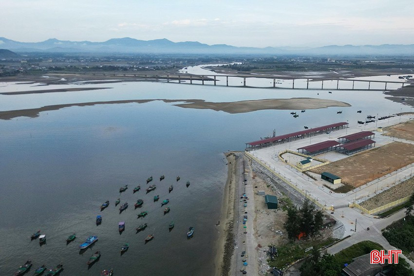 Ngư dân Cẩm Xuyên đề xuất nạo vét luồng lạch để tàu thuyền thuận lợi ra vào cảng cá Cửa Nhượng bqbht_br_a1.jpg