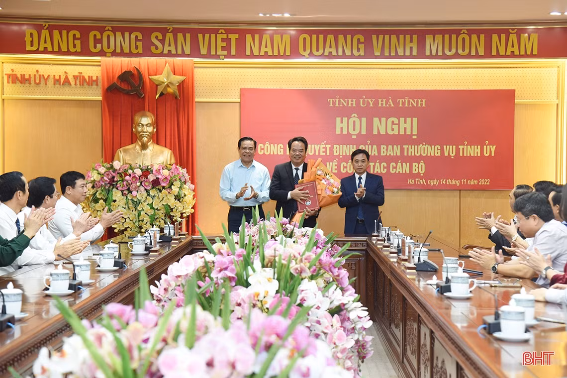 Ban Thường vụ Tỉnh ủy Hà Tĩnh công bố các quyết định về công tác cán bộ