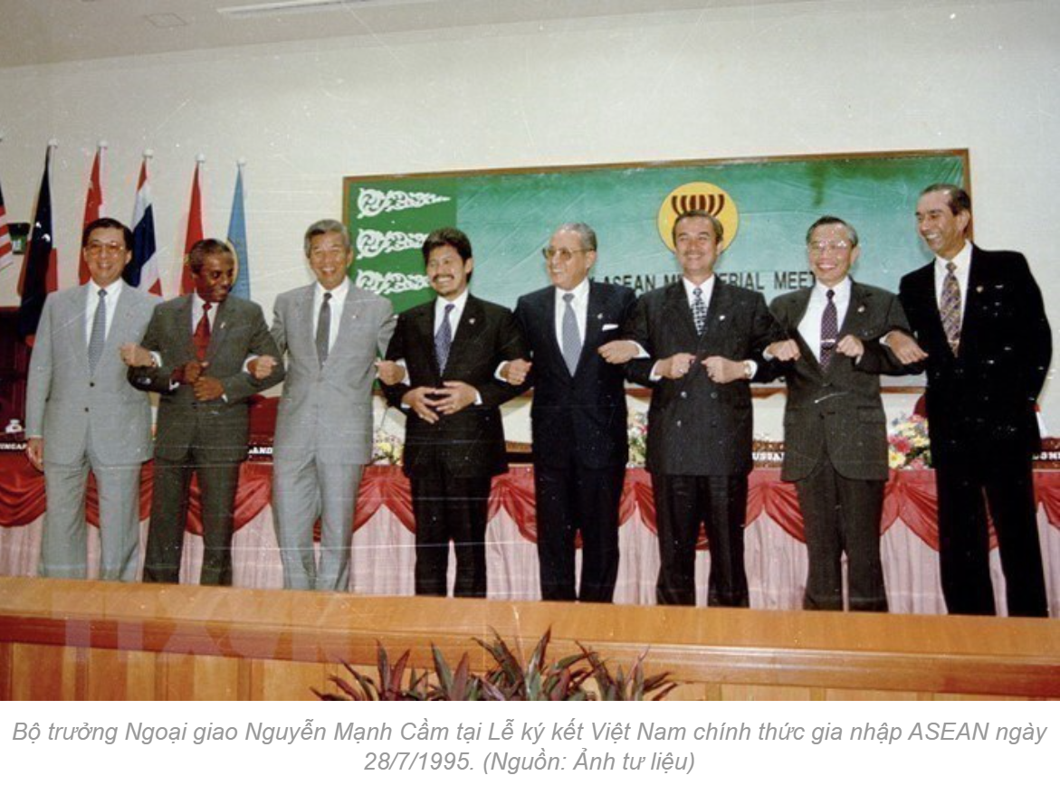 <p>Việt Nam gia nhập ASEAN khi nào và trở thành thành viên thứ bao nhiêu của Hiệp hội?</p>