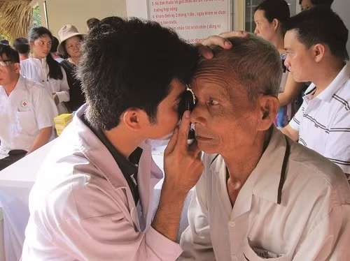 Không dùng tùy tiện thuốc bổ mắt ảnh 1