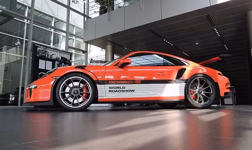 Siêu xe đường phố Porsche GT3 RS với sức mạnh 500 mã lực tại Việt Nam.