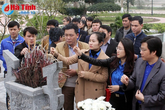 Nhiều hoạt động tặng quà Tết cho CNLĐ, người nghèo ảnh 7 Nhiều hoạt động tặng quà Tết cho CNLĐ, người nghèo ảnh 7