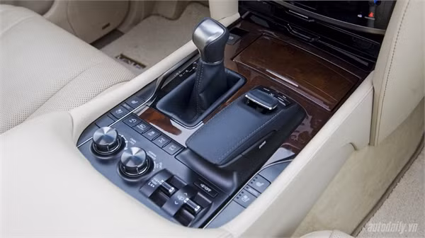 5 điều khiến Lexus LX570 được gọi là “chuyên cơ mặt đất” ảnh 3