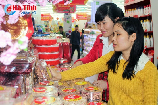 Thị trường bánh kẹo Tết: Nội - ngoại “cùng đua”! ảnh 1 Thị trường bánh kẹo Tết: Nội - ngoại “cùng đua”! ảnh 1