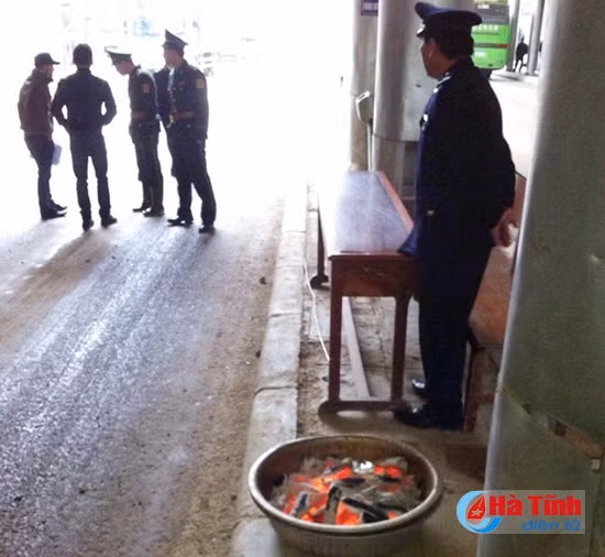 Xuống 0 độ C, Cửa khẩu Cầu Treo xuất hiện băng tuyết