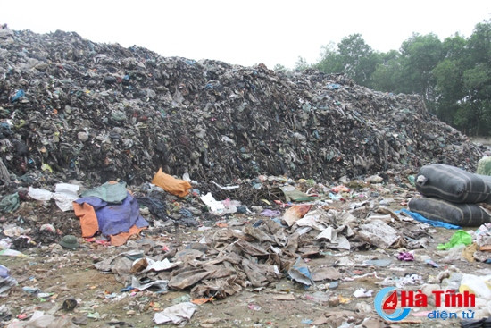 Bãi rác này đang ảnh hưởng nghiêm trọng đến môi trường sống của người dân cũng như cảnh quan Khu du lịch Xuân Thành.