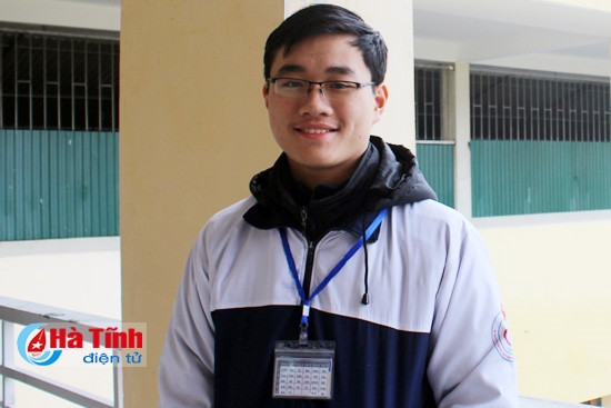 Bùi Đức Tuấn Dũng: “Tất cả là nhờ các thầy cô giáo, đặc biệt là các thầy cô trong đội tuyển tin học đã quan tâm, giúp đỡ, động viên, xốc lại tinh thần cho em trong những khoảnh khắc ôn luyện đầy áp lực. Đây chính là động lực để em cố gắng hơn nữa trên bước đường mình đã chọn”