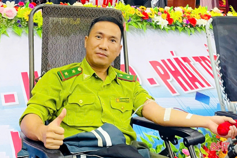 Ngoài hoạt động chuyên môn, anh Toán còn tích cực tham gia các hoạt động cộng đồng như hiến máu nhân đạo.