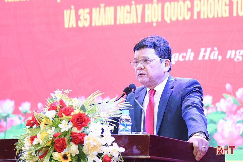Phó Bí thư Thường trực Huyện ủy Nguyễn Văn Thắng phát biểu tại buổi gặp mặt.