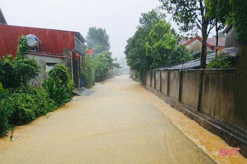 Theo lãnh đạo xã Hương Khê, hiện nay, các lực lượng đang bám sát địa bàn, nắm tình hình để kịp thời có phương án hỗ trợ, cảnh báo tới người dân khi nước lũ lên nhanh.