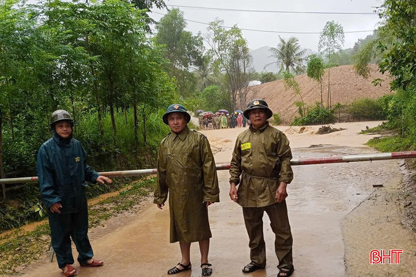 ... đồng thời túc trực...
