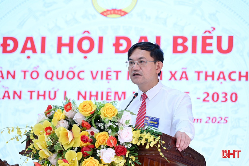 Bí thư Đảng ủy xã Thạch Xuân Nguyễn Bá Hà phát biểu chỉ đạo tại đại hội.