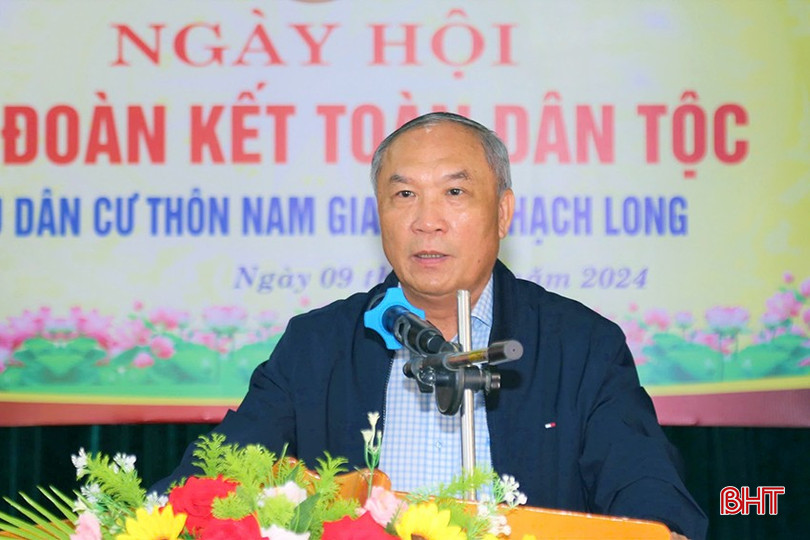 Trưởng Ban Tổ chức Tỉnh ủy Võ Hồng Hải phát biểu chúc mừng bà con nhân dân Nam Giang.