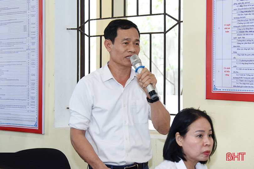 Ông Nguyễn Phi Trưng - Chủ tịch Ủy ban MTTQ xã Thạch Long phát biểu tại hội nghị.