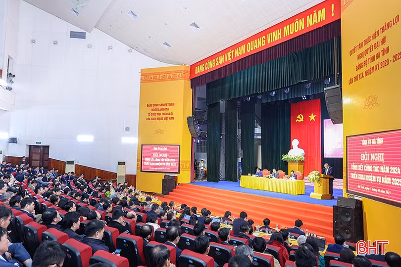 Tại hội nghị triển khai nhiệm vụ năm 2025 của tỉnh, hơn 700 cán bộ cốt cán toàn tỉnh đã được quán triệt kết luận của Ban Chỉ đạo tỉnh về tổng kết thực hiện Nghị quyết số 18-NQ/TW.
