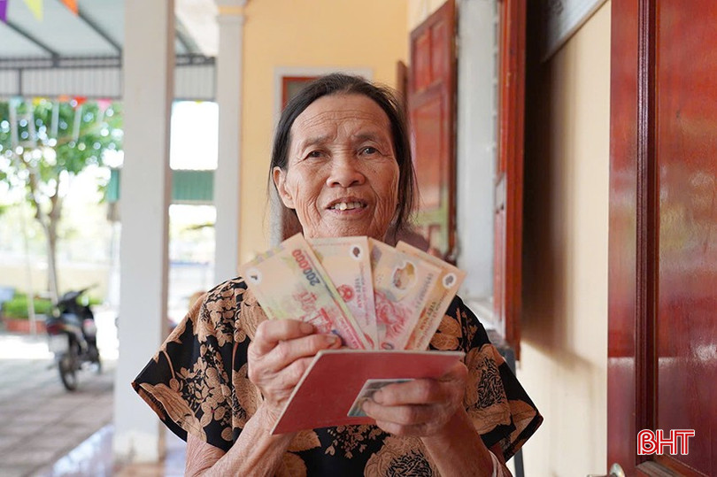 Đón nhận món quà đặc biệt, người dân bày tỏ mừng vui bởi không chỉ giá trị vật chất mà còn thể hiện sự quan tâm sâu sắc của lãnh đạo Đảng, Nhà nước đối với tất cả các tầng lớp nhân dân.
