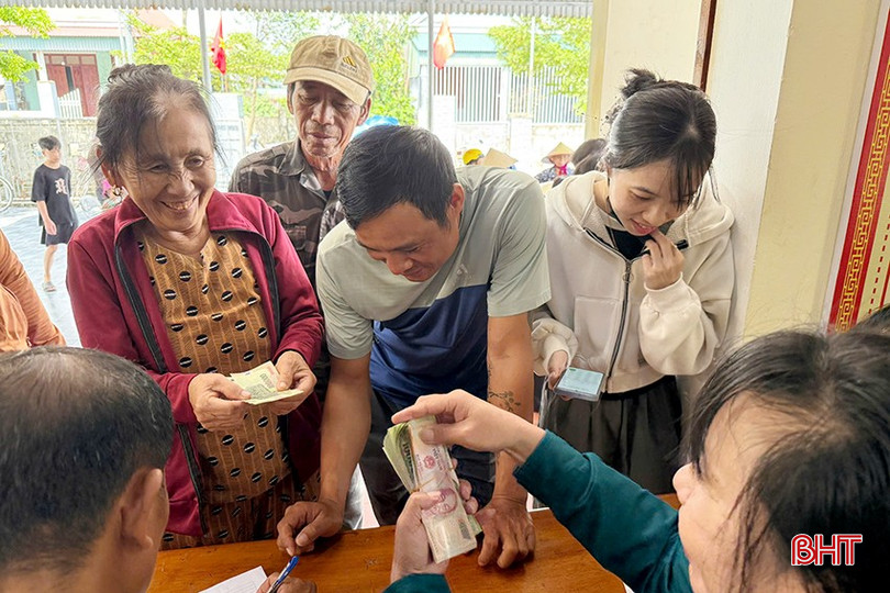Trước đó, ngay từ sáng 31/8, một số địa phương như phường Hoành Sơn, phường Sông Trí đã thực hiện chi trả tiền quà 2/9 của Đảng, Nhà nước cho người dân trên địa bàn.