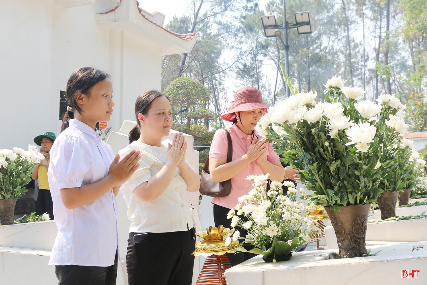 bqbht_br_em-do-thi-gia-linh-ngoai-cung-cung-me-thap-huong-tuong-nho-10-nu-liet-si-thanh-nien-xung-phong-1.jpg