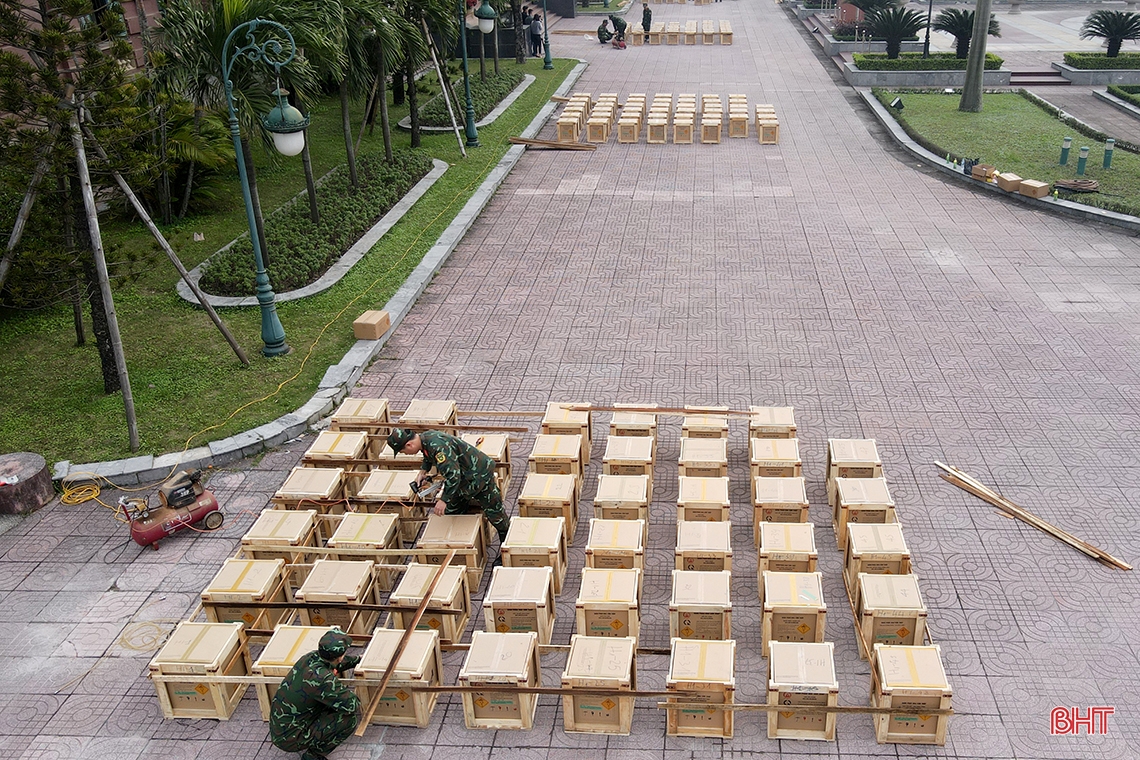 “Trận địa” pháo hoa tại TP Hà Tĩnh trước giờ khai hoả