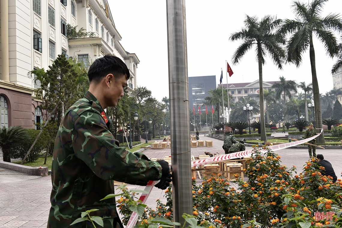 “Trận địa” pháo hoa tại TP Hà Tĩnh trước giờ khai hoả