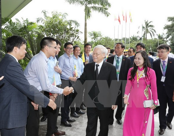 tong bi thu nguyen phu trong gap go ba con kieu bao tai myanmar