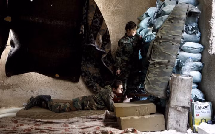 can canh nhung bong hong thep trong luc luong quan doi syria