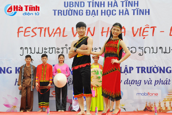 khai mac festival van hoa viet lao tai dai hoc ha tinh