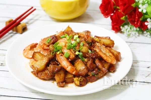 20 phut lam tom rang thit ba chi cho bua com dau tuan dam da thom ngon