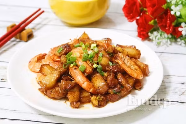 20 phut lam tom rang thit ba chi cho bua com dau tuan dam da thom ngon