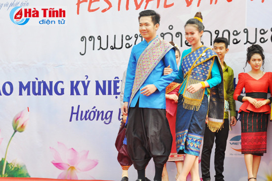 khai mac festival van hoa viet lao tai dai hoc ha tinh