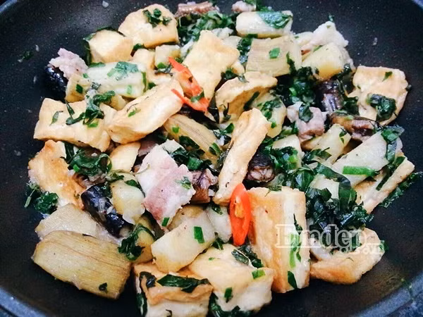 cach lam luon om chuoi xanh dan da nong hoi ngon lanh ngay mua