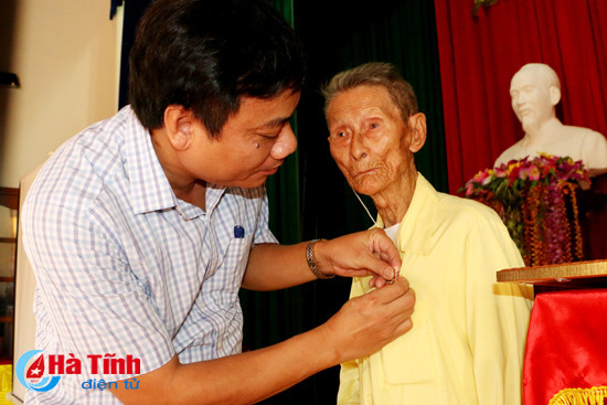 111 dang vien huyen ky anh nhan huy hieu dang dip quoc khanh