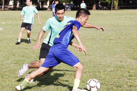 khoi tranh giai bong da nam thanh nien tp ha tinh
