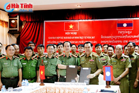 cong an ha tinh bolykhamxay phoi hop dam bao an ninh trat tu