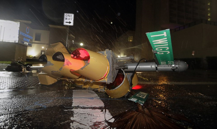 hinh anh nhu ngay tan the sau khi bao harvey do bo texas my