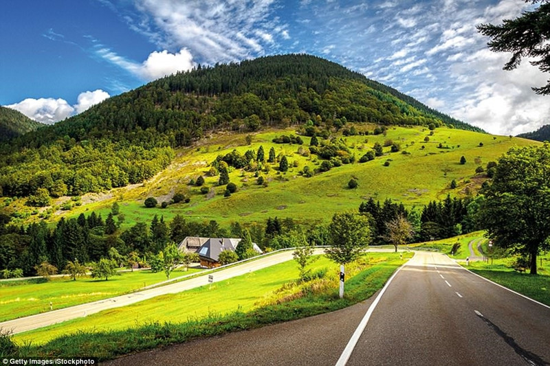 du ngoan doc theo nhung quang duong dep nhat the gioi