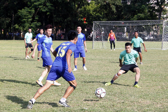 khoi tranh giai bong da nam thanh nien tp ha tinh