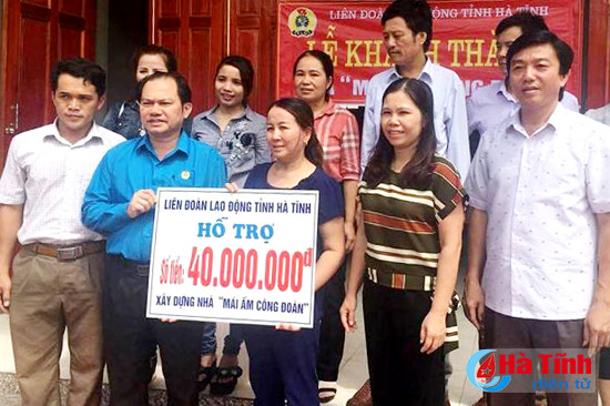 trao gan 240 trieu ho tro lam nha mai am cong doan